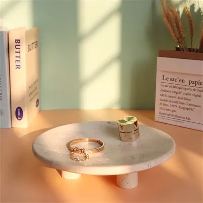 Béžová travertinová podložka na stativ