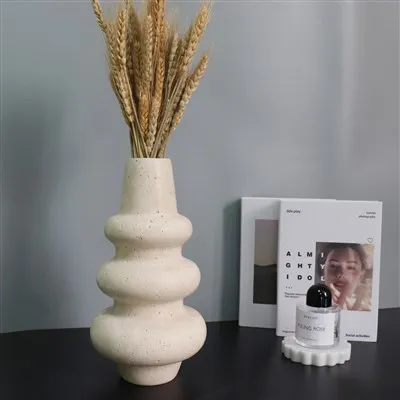 Béžová travertinová váza