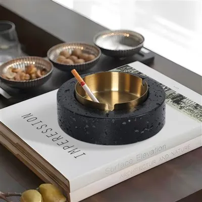 Sada mramorových popelníků