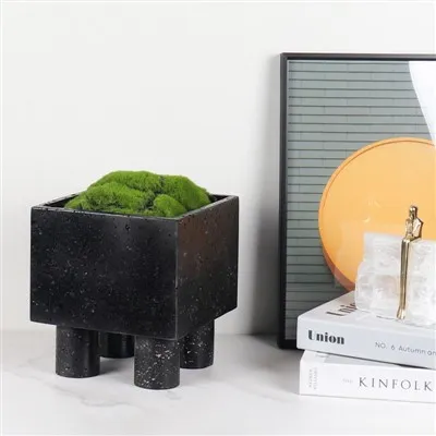 Mramorový květináč se stojanem