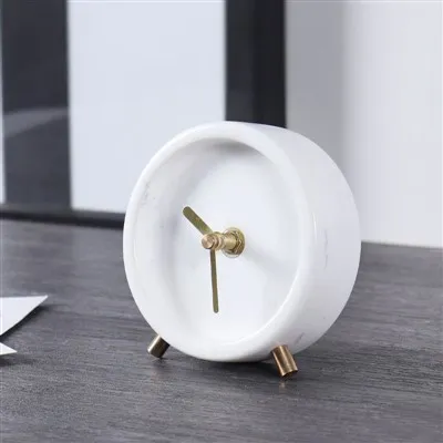 Vzpomínky v mramorových ozdobách