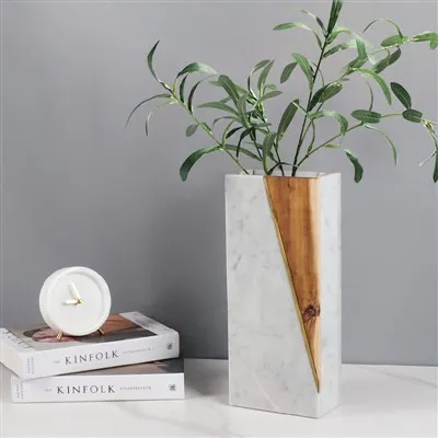 Dřevěná mramorová váza